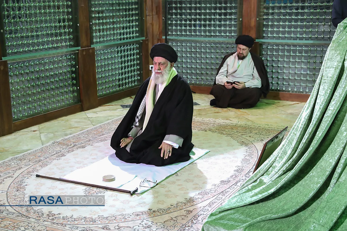 حضور مقام معظم رهبری در مرقد مطهر امام راحل و گلزار شهدای بهشت زهرا