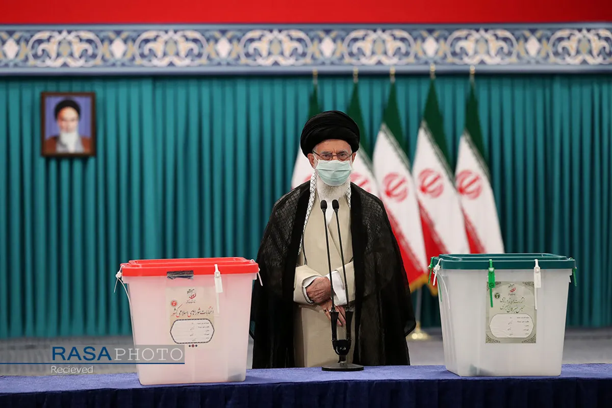 حضور مقام معظم رهبری در پای صندوق رای