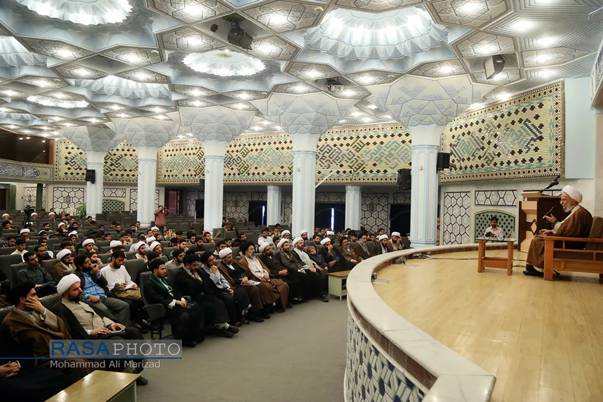 دیدار جمعی از طلاب مدارس علمیه قم با آیت الله مصباح یزدی