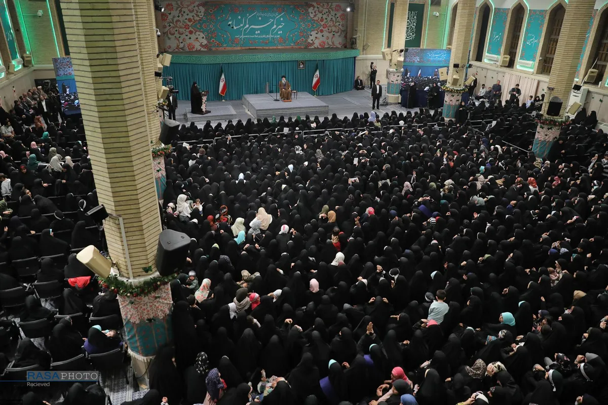 دیدار هزاران نفر از زنان و دختران با رهبر انقلاب