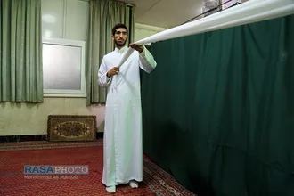 مراسم عمامه&zwnj;گذاری طلاب در بیوت مراجع تقلید در روز عید سعید غدیر