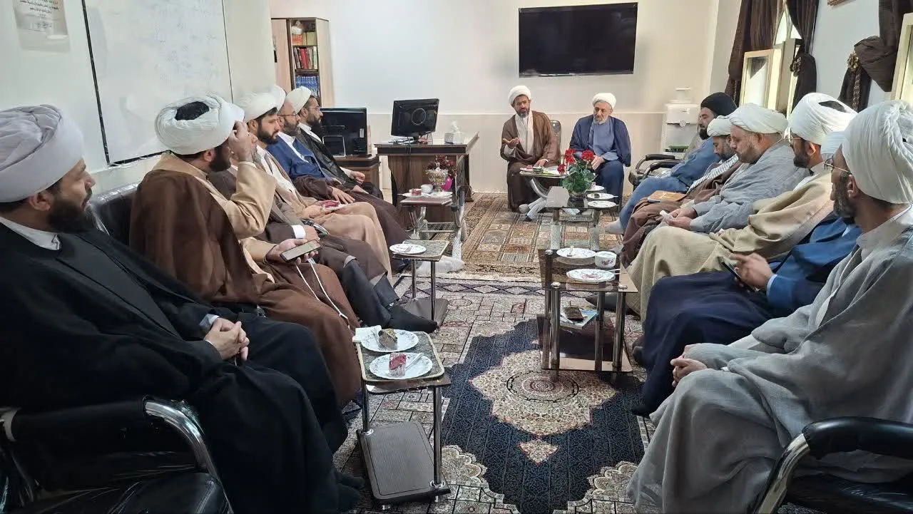 نشست ماهانه مدیران مدارس علمیه چهار محال و بختیاری برگزار شد