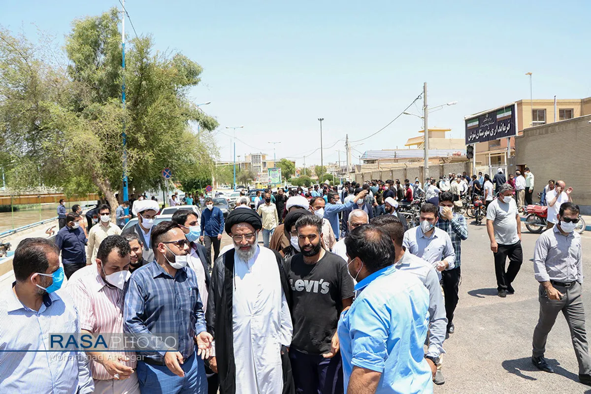 حضور نماینده ولی فقیه در استان خوزستان در میان کارگران نیشکر هفت تپه