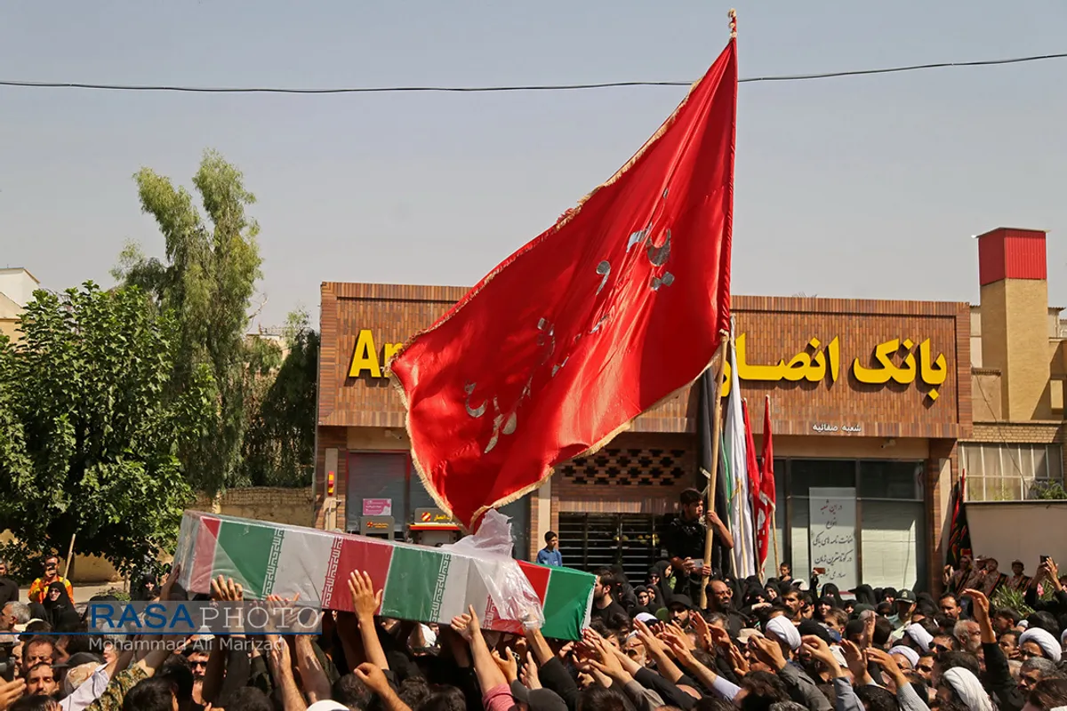 تشییع ۷ شهید گمنام دفاع مقدس در قم