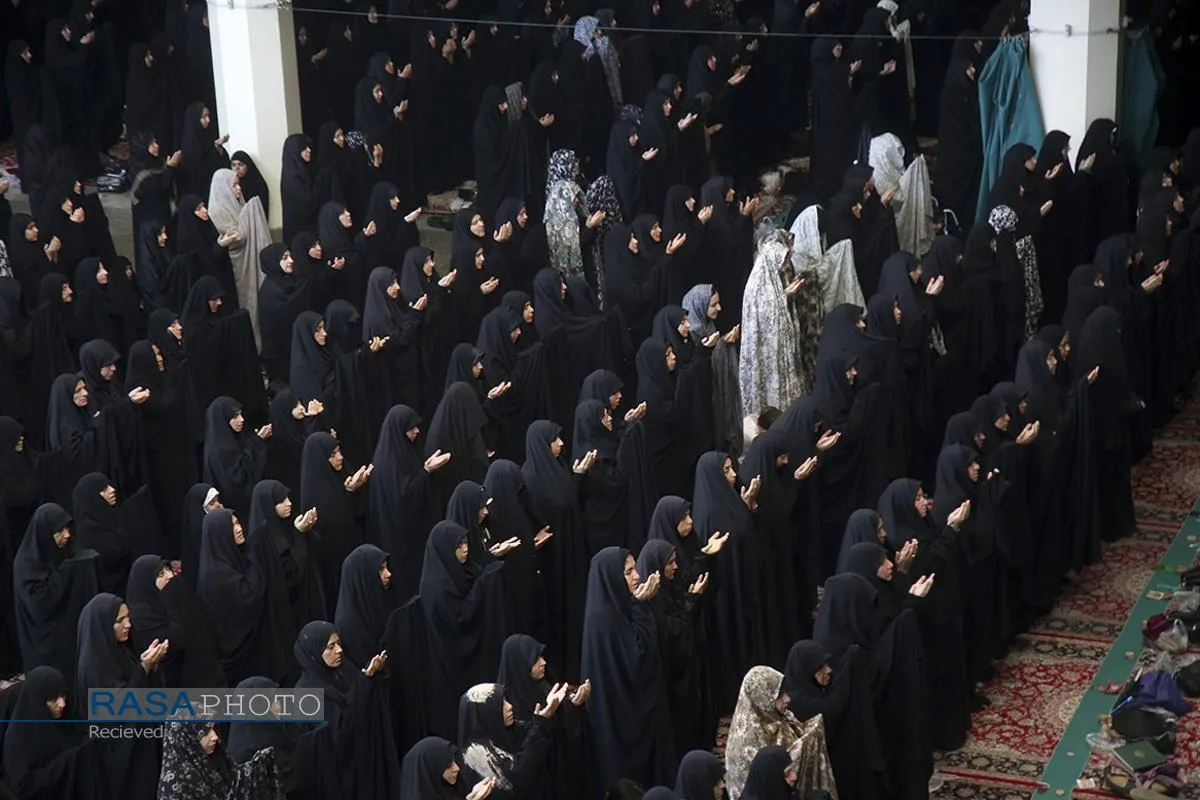 نماز جماعت و عزاداری ظهر عاشورای حسینی در قم