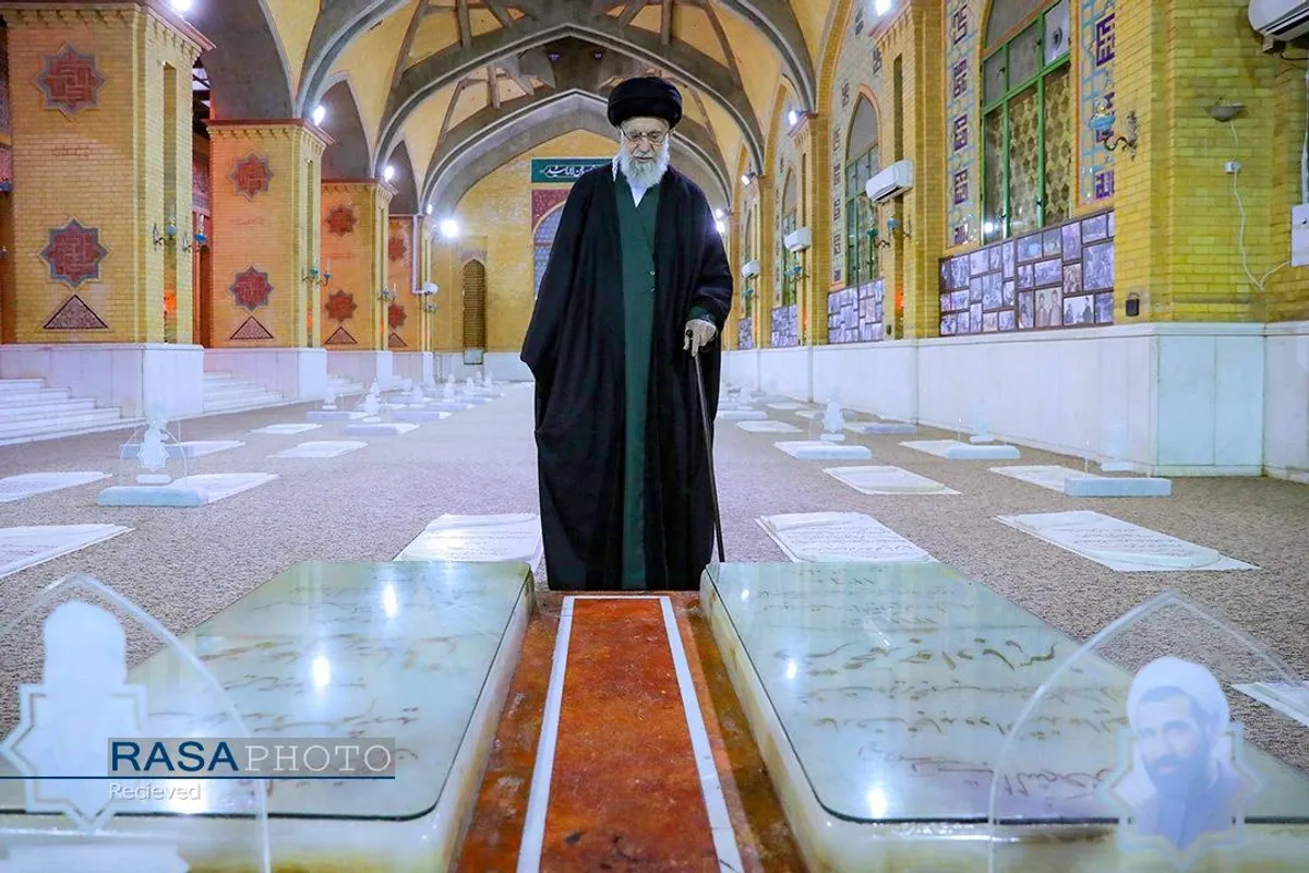 حضور مقام معظم رهبری در مرقد مطهر امام راحل و گلزار شهدای بهشت زهرا (س)