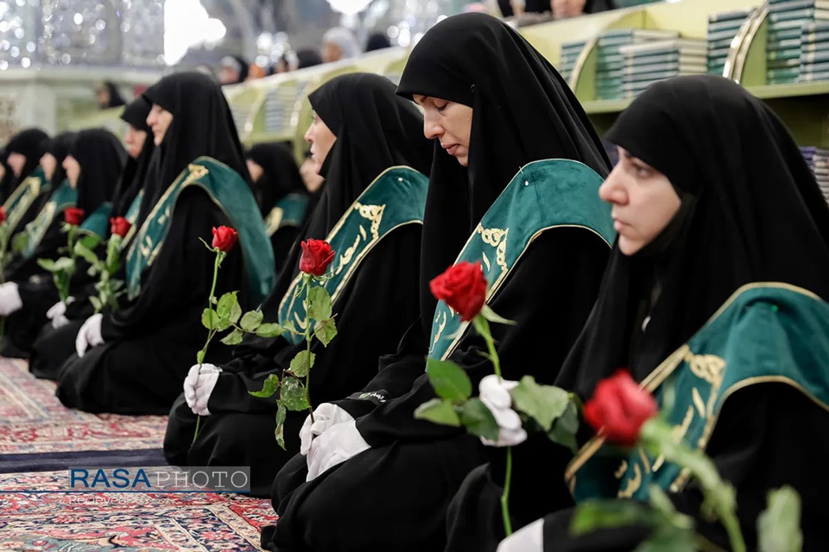 آیین تعویض پرچم گنبد منور رضوی در روز میلاد امام رضا(علیه&zwnj;السلام)