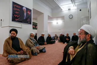 عکس خبری | نشست جمعی از مبلغان در روز پنجم محرم در دفتر حضرت آیت الله جوادی آملی در تهران