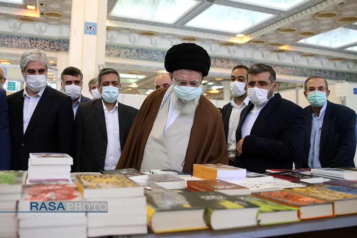 بازدید مقام معظم رهبری از سی و&zwnj;&zwnj; چهارمین نمایشگاه بین&zwnj;المللی کتاب تهران