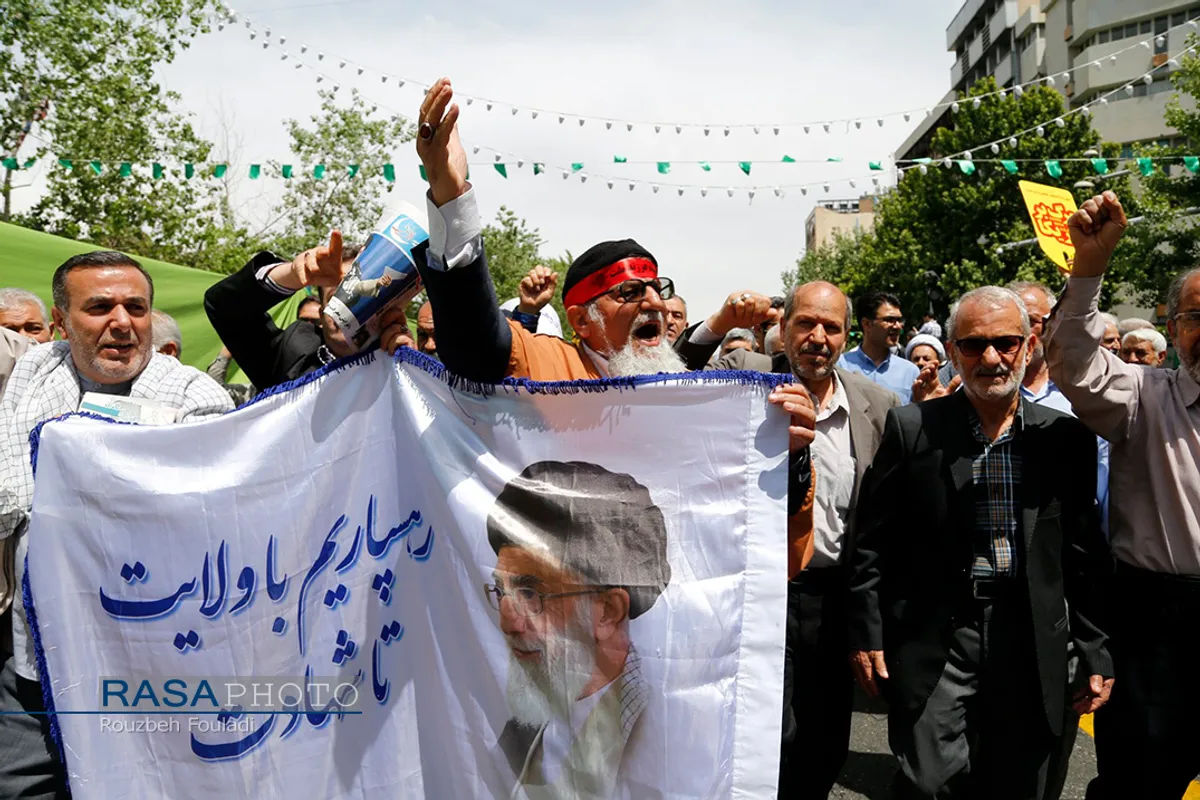 راهپیمایی نمازگزاران تهرانی در حمایت از بیانیه شورای عالی امنیت ملی&lrm;