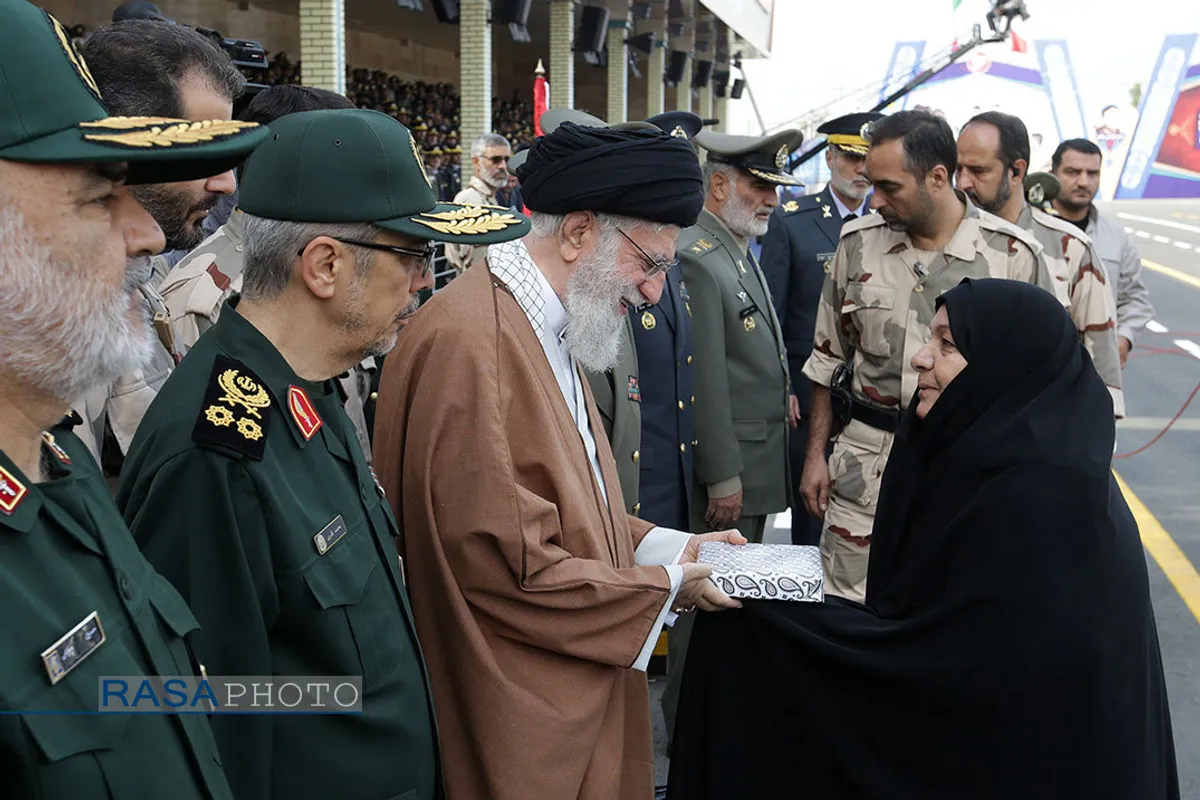 مراسم دانش&zwnj;آموختگی دانشجویان دانشگاههای افسری ارتش در دانشگاه خاتم&zwnj;الانبیاء(ص) با حضور رهبر انقلاب