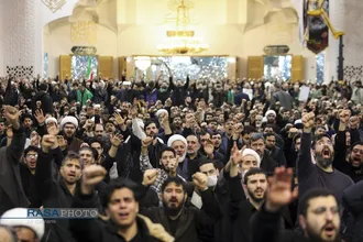 تجمع مردم قم در پی اعلام خبر شهادت رهبر معظم انقلاب