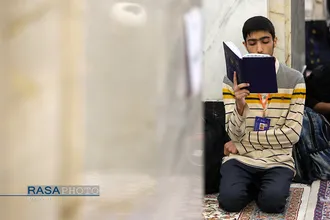 اعتکاف ۱۰۰۰ دهه هشتادی در حرم مطهر رضوی