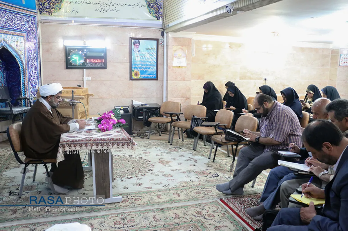نشست خبری مدیر حوزه علمیه خواهران استان اصفهان&lrm;