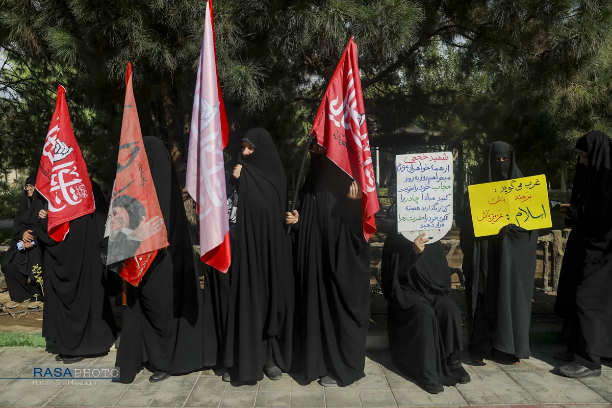 زنجیره انسانی مدافعان حجاب وعفاف