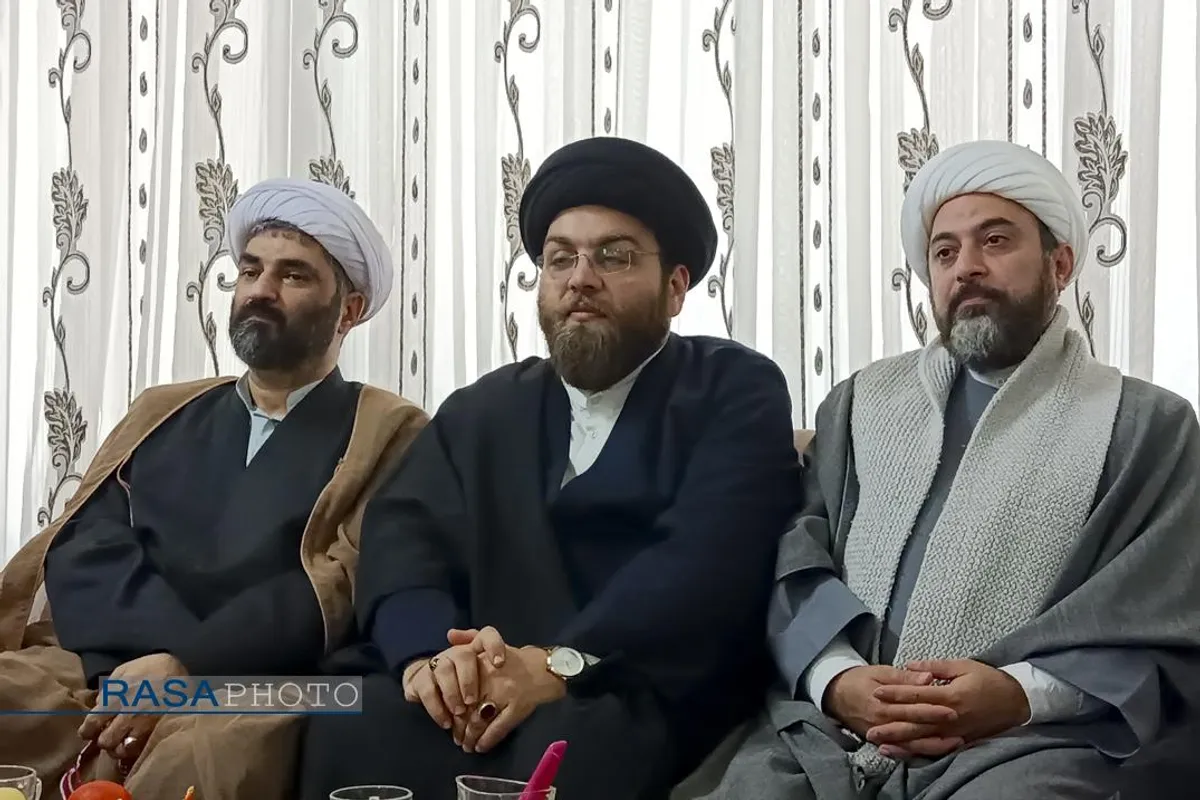 دیدار مدیرعامل و جمعی از مسئولان رسا با خانواده شهید احمدی&zwnj;تبار