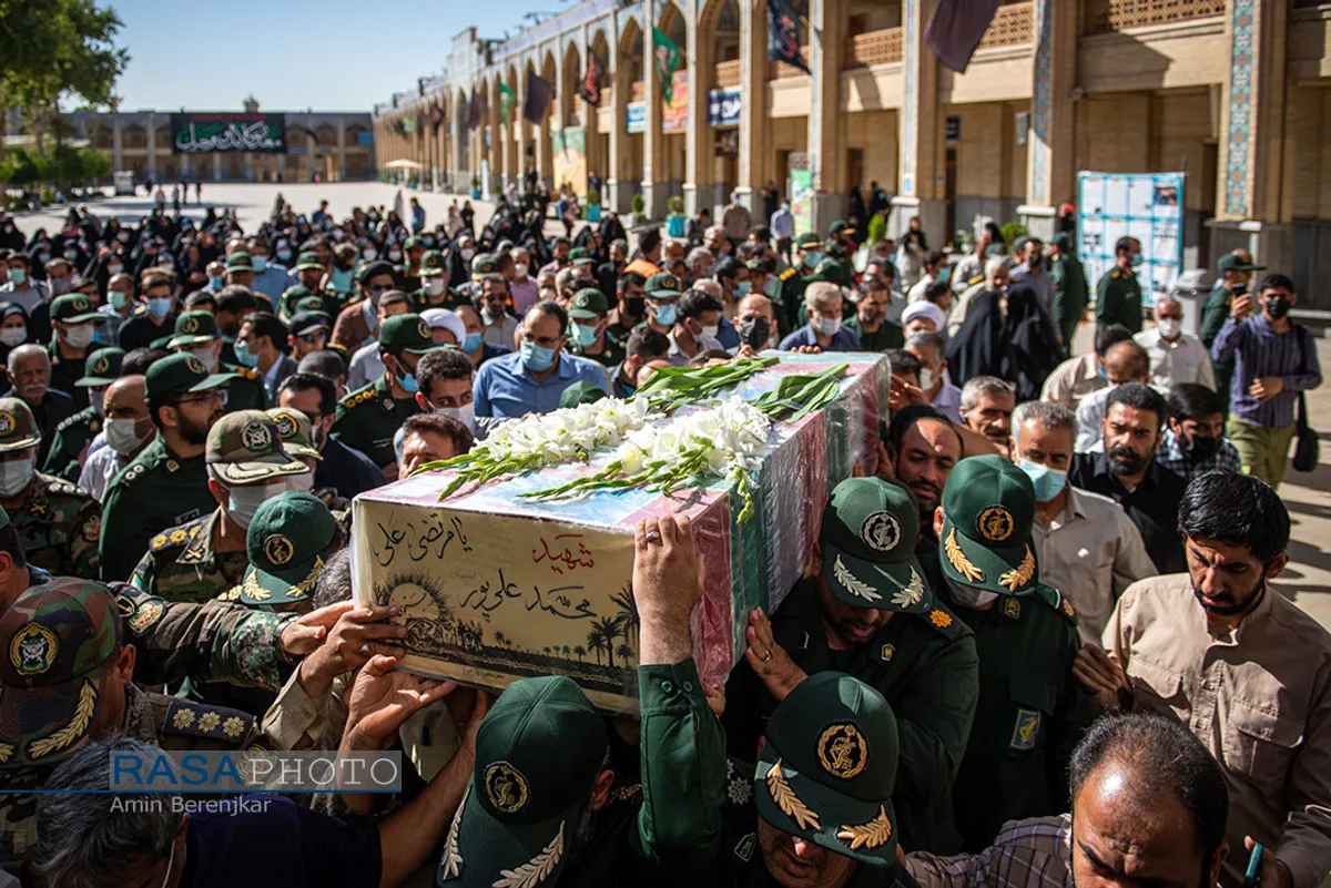 تشییع پیکر شهید &laquo;محمد علیپور اصطهباناتی&raquo; پس از ۳۸ سال در شیراز