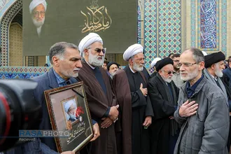 تشییع پیکر آیت&zwnj;الله امامی کاشانی در حرم مطهر رضوی