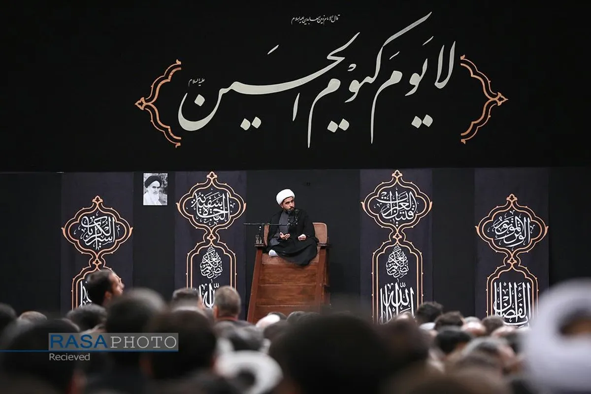 اولین شب عزاداری حضرت اباعبدالله الحسین (علیه&zwnj;السلام) با حضور رهبر انقلاب