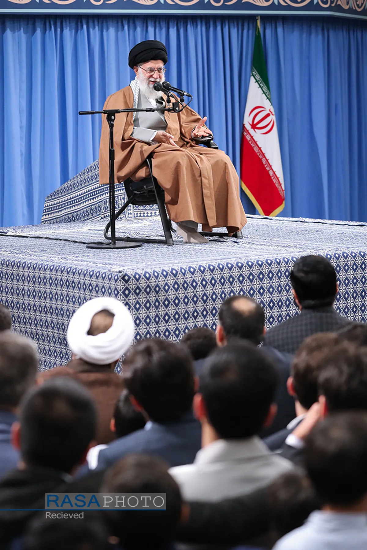 دیدار جمعی از پاسداران و خانواده&zwnj;های آنان با مقام معظم رهبری