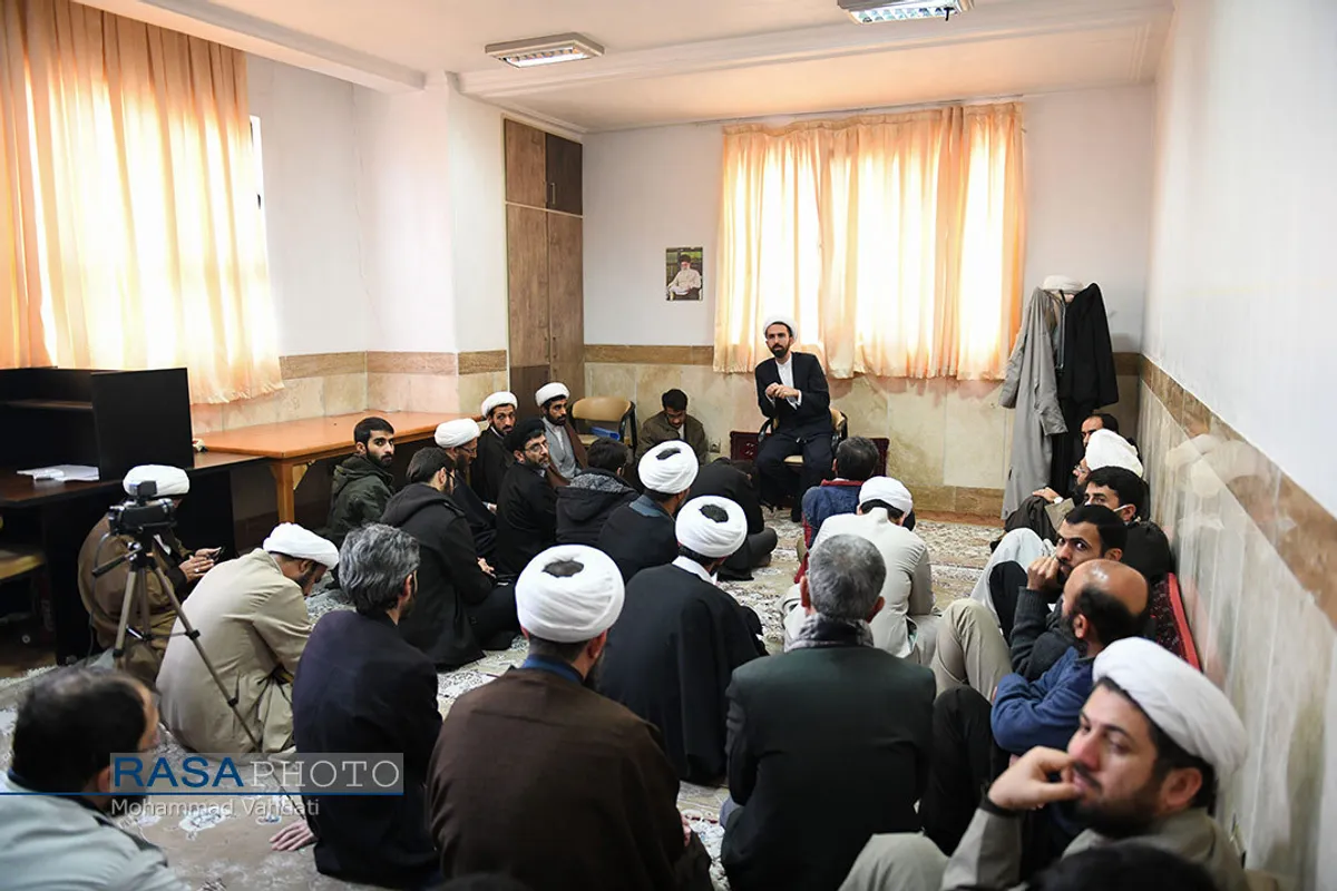 تقدیر جمعی از طلاب از پزشکان و پرستاران فعال در درمان بیماران مبتلا به کرونا