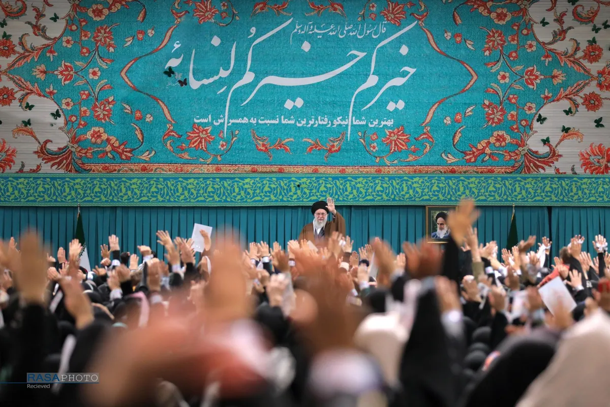 دیدار هزاران نفر از زنان و دختران با رهبر انقلاب