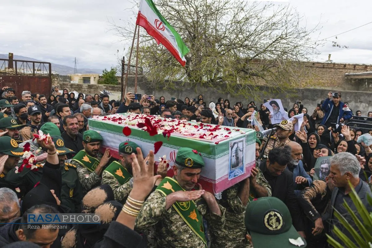 تشییع با شکوه پیکر شهید رسولی بهاروند در روستای ناصروند