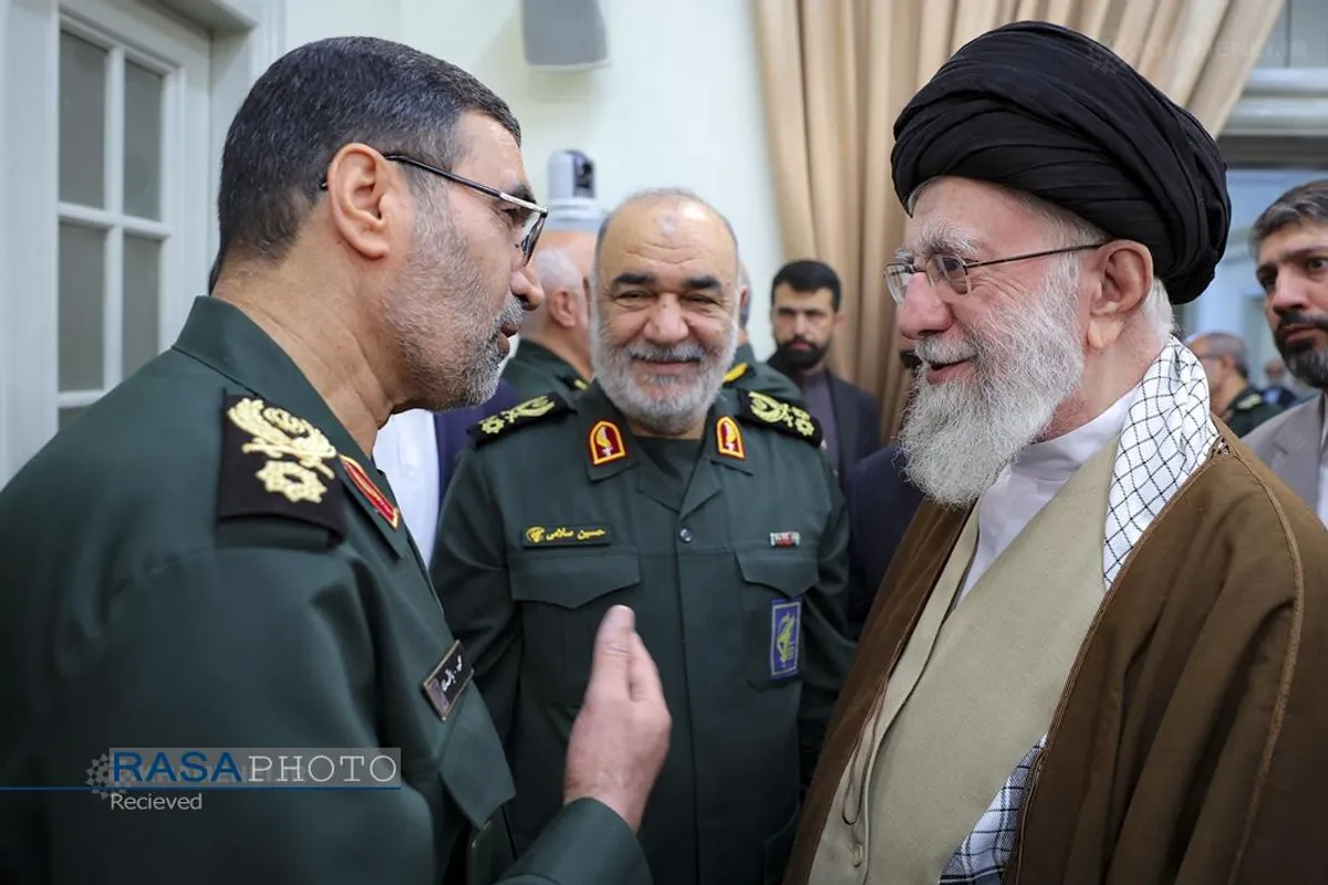 تصاویری از تعدادی شهدای حمله رژیم صهیونیستی در کنار رهبر معظم انقلاب