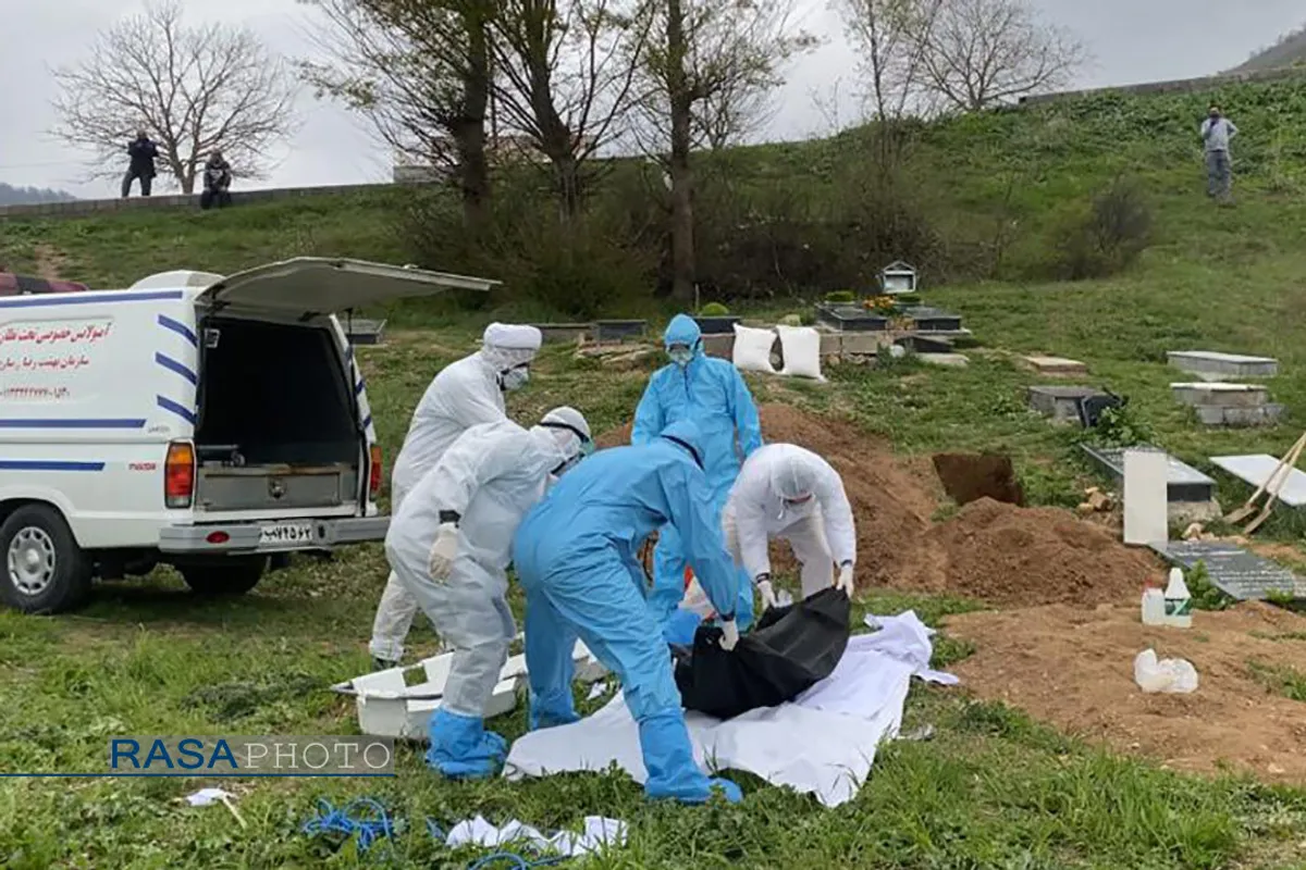 دفن اموات کرونایی توسط طلاب جهادی