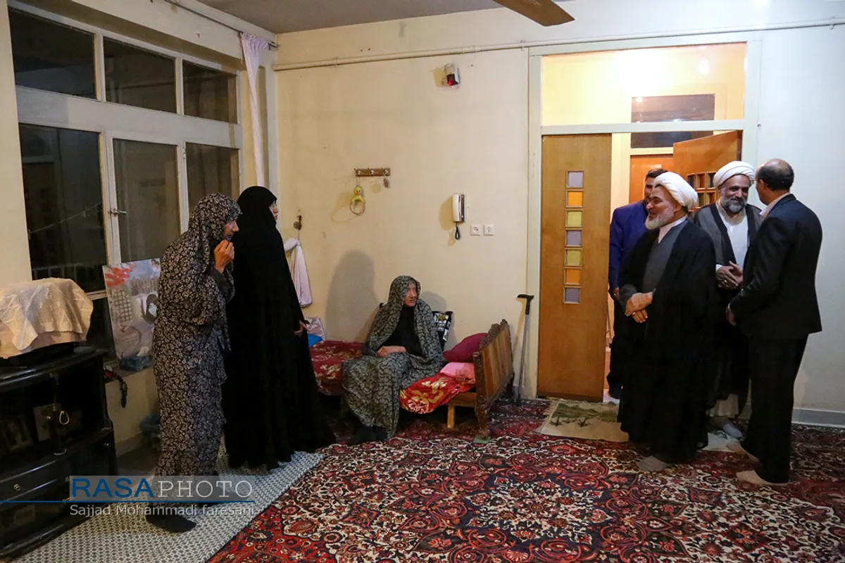 دیدار مدیر حوزه علمیه خواهران با خانواده طلبه شهیده فاطمه اسدیان