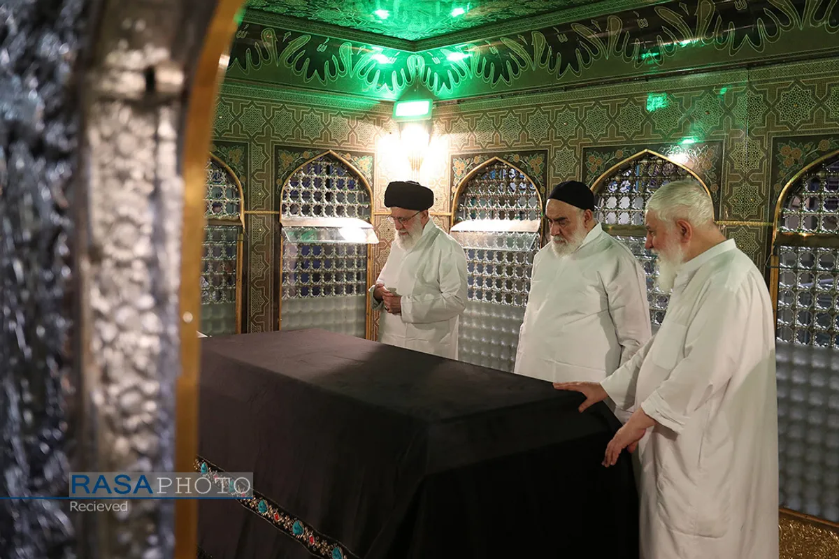 مراسم غبارروبی مضجع شریف حضرت ثامن&zwnj;الحجج حضرت امام رضا علیه&zwnj;السلام با حضور رهبر انقلاب