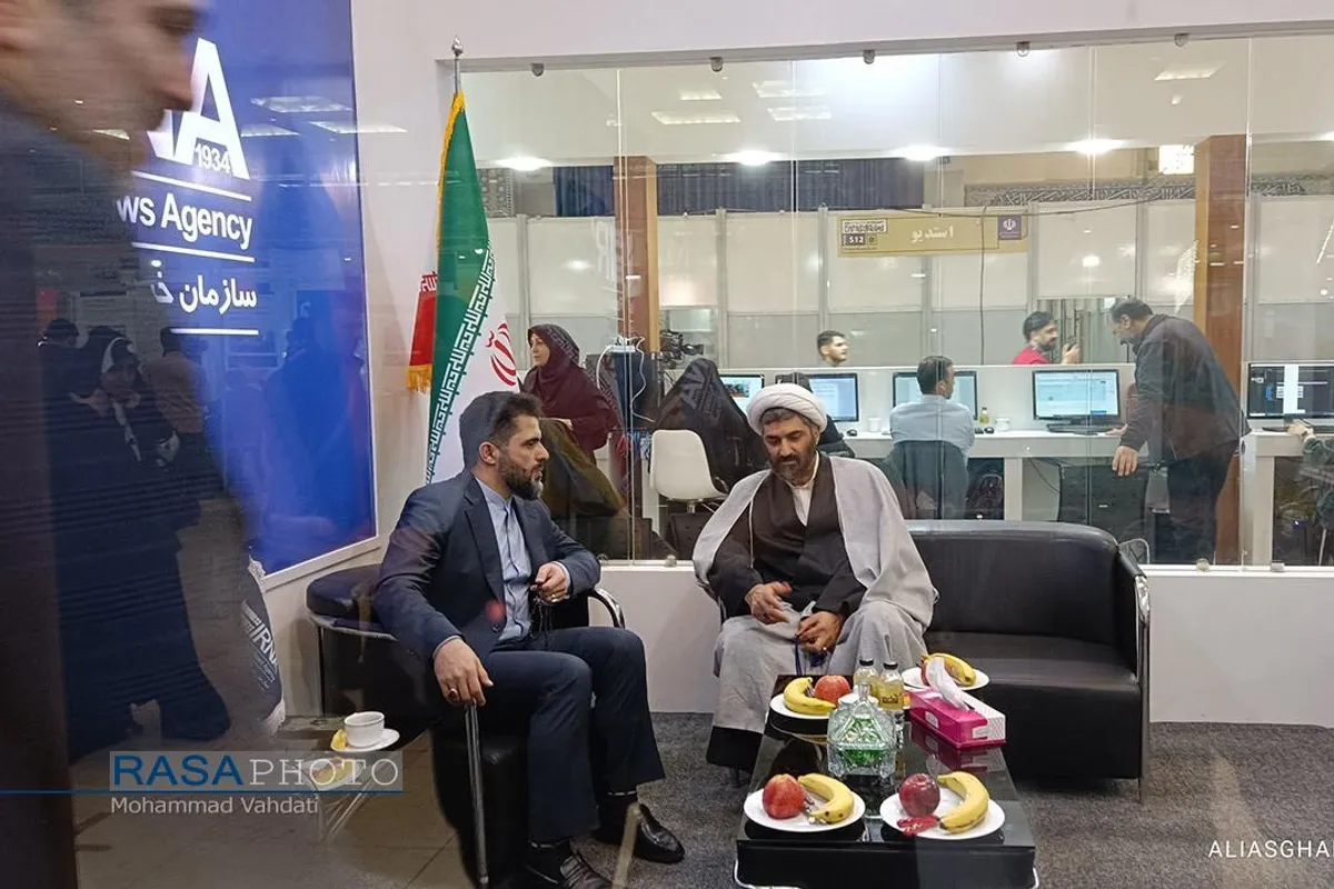 بازدید&zwnj; مدیر عامل خبرگزاری رسا از غرفه رسانه ها در نمایشگاه مطبوعات
