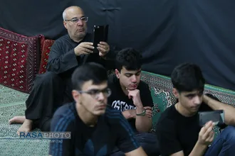 عزاداری جمعی از مهاجرین انگلیسی زبان مقیم قم در هیئت دارالزهرا (س)