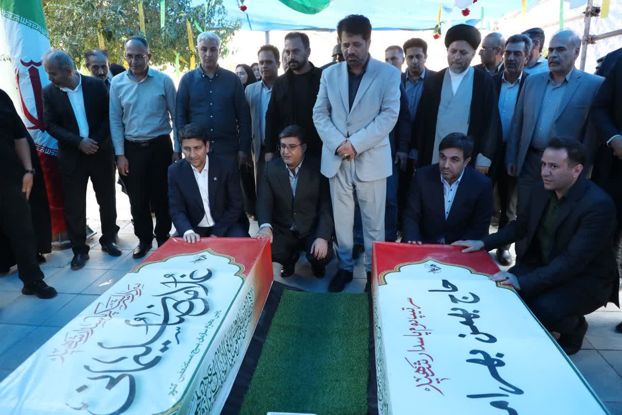 دیدار وزیر ارتباطات با خانواده شهید اردشیر رئیسی دهکردی دیدار وزیر ارتباطات با خانواده شهید اردشیر رئیسی دهکردی