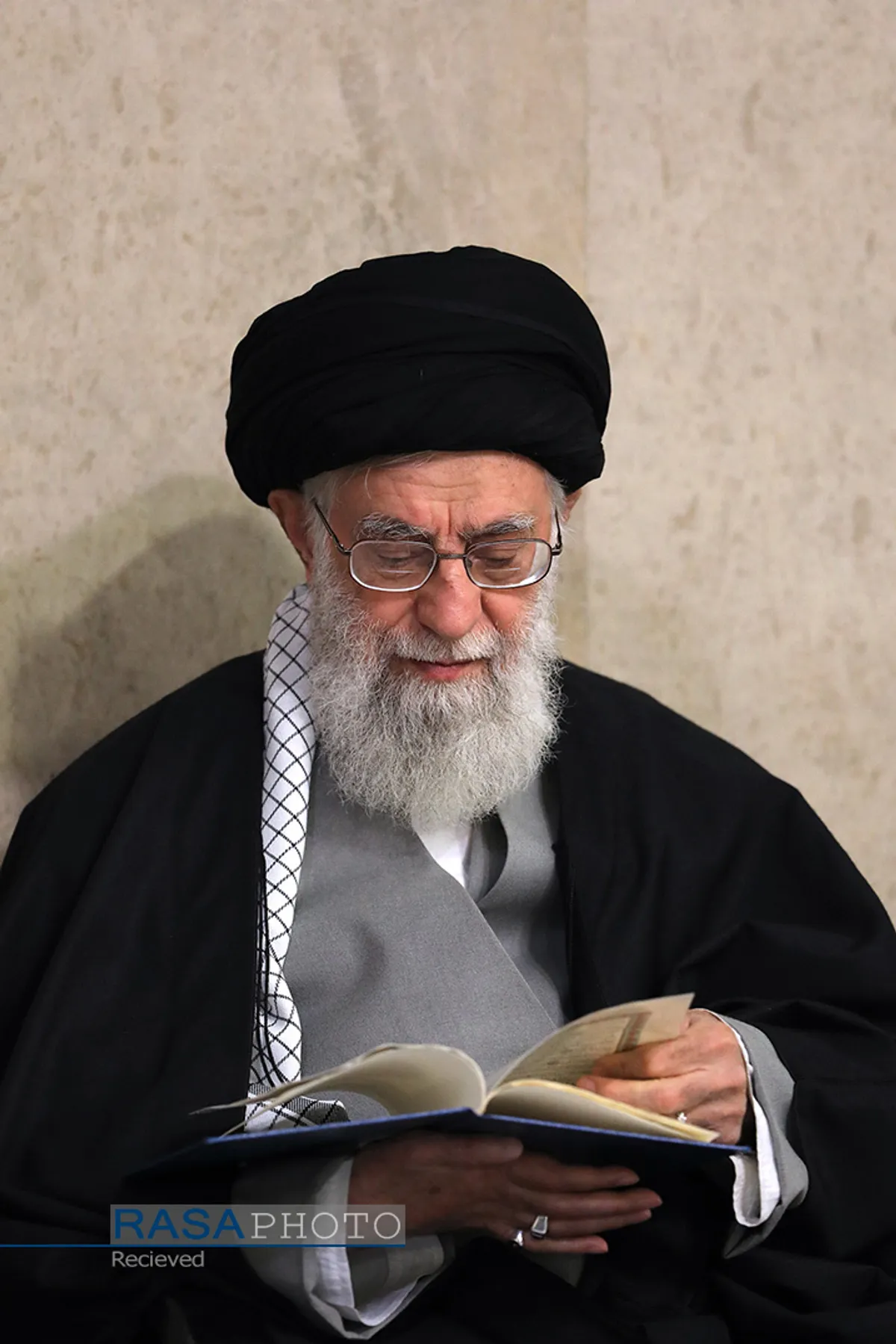 مراسم بزرگداشت آیت&zwnj;الله مؤمن در حسینیه امام خمینی با حضور مقام معظم رهبری