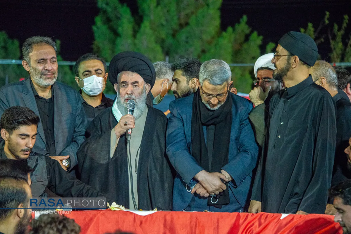 وداع با پیکر شهید بی سر مدافع حرم، عبد الله اسکندری در هیئت رهپویان وصال شیراز