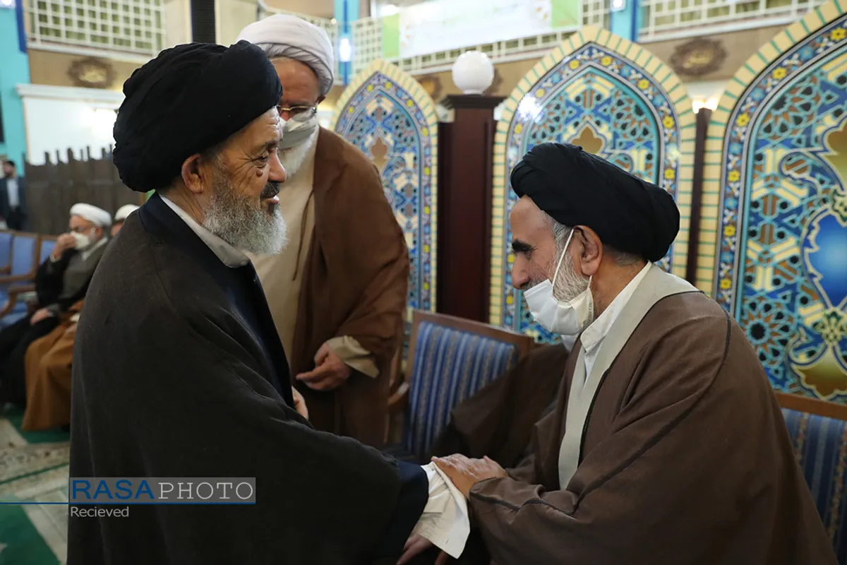 دیدار جمعی از علما و شخصیت&zwnj;های حوزوی با رئیس جمهور