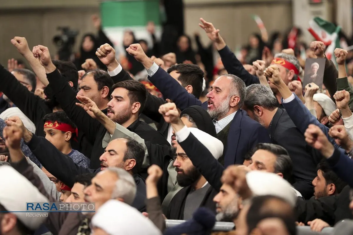 دیدار هزاران نفر از مردم قم با رهبر معظم انقلاب