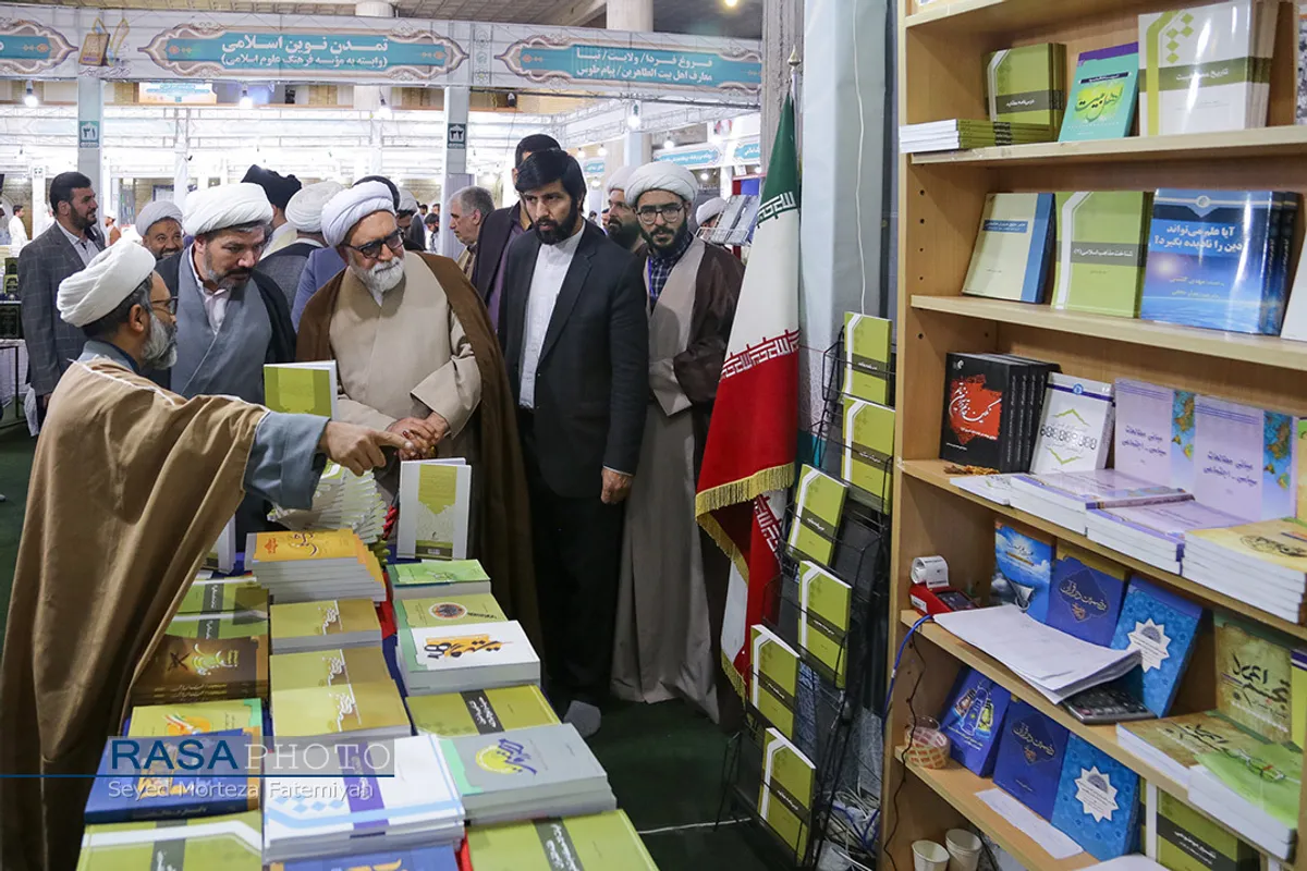 بازدید حجت الاسلام والمسلمین مروی از &laquo;هفتمین نمایشگاه تخصصی کتب حوزوی و معارف اسلامی&raquo;
