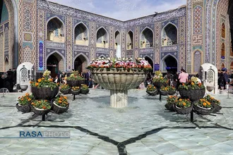 تعویض گل&zwnj;های ضریح و آماده سازی حرم مطهر رضوی در آستانه میلاد حضرت جواد الائمه (علیه السلام)