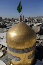 آیین تعویض پرچم گنبد منور رضوی در روز میلاد امام رضا(علیه&zwnj;السلام)