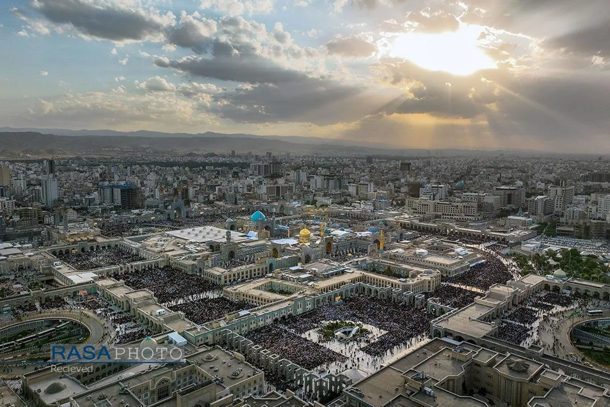 قرائت دعای پرفیض عرفه در حرم مطهر رضوی