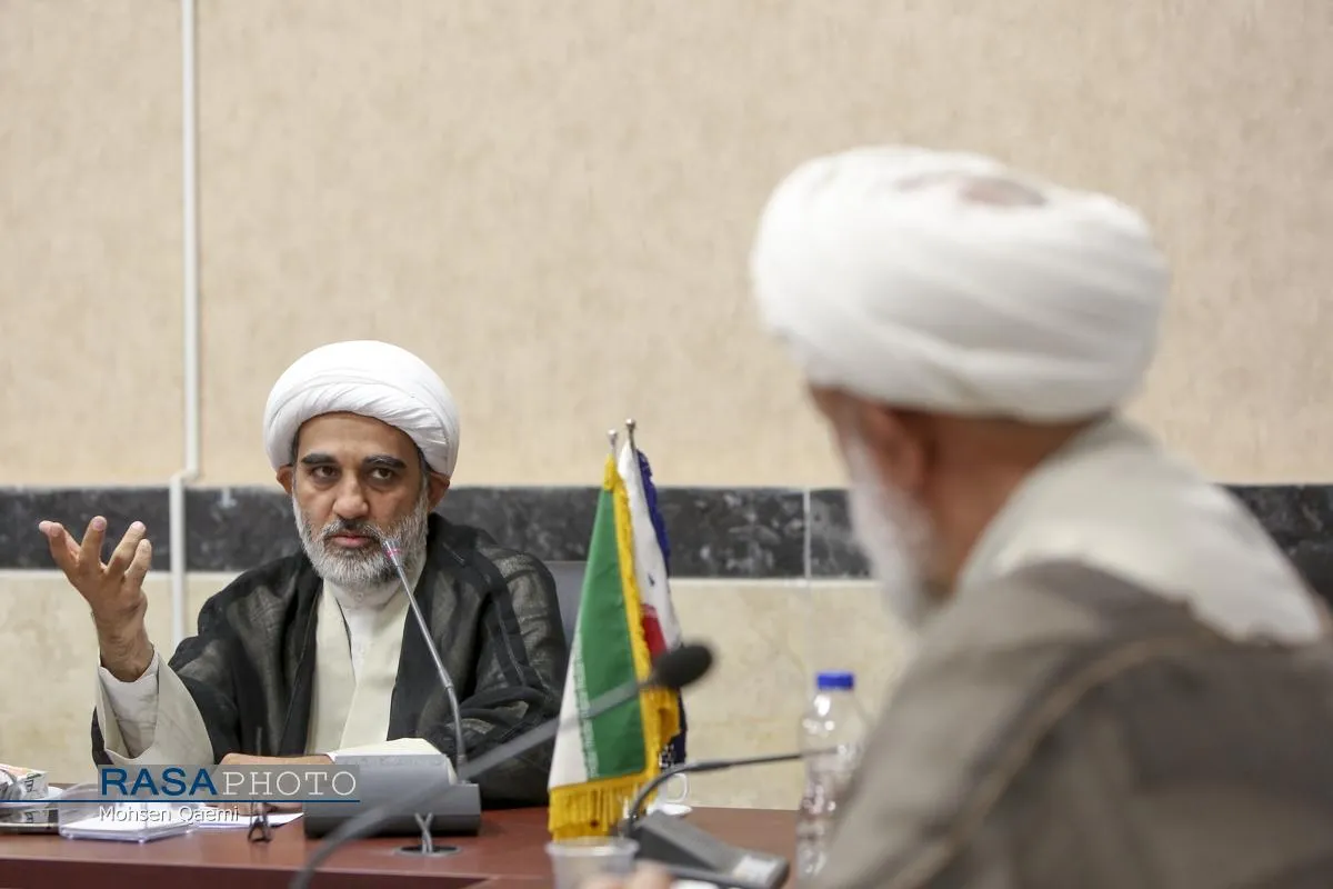 نشست نقش حوزه در تامین محتوای دینی برای هنرمندان