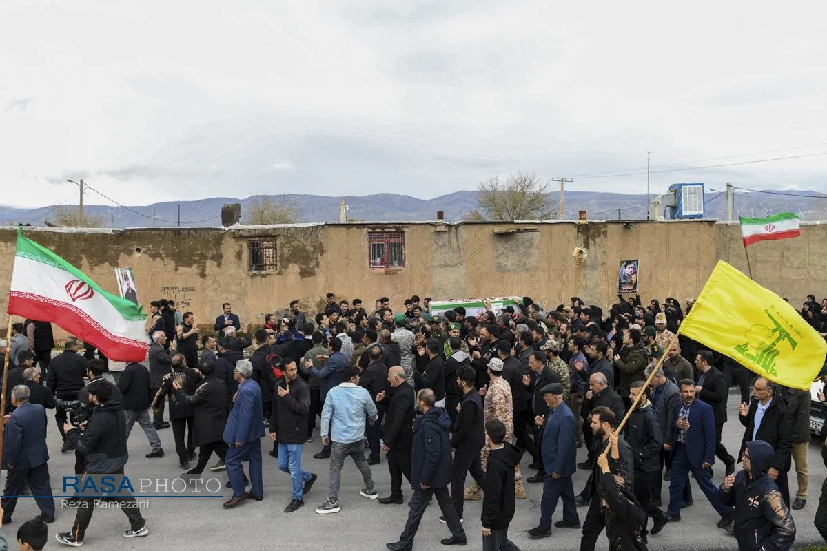 تشییع با شکوه پیکر شهید رسولی بهاروند در روستای ناصروند