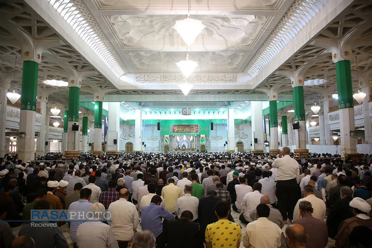 اقامه نماز عید سعید قربان در حرم کریمه اهلبیت (ع)