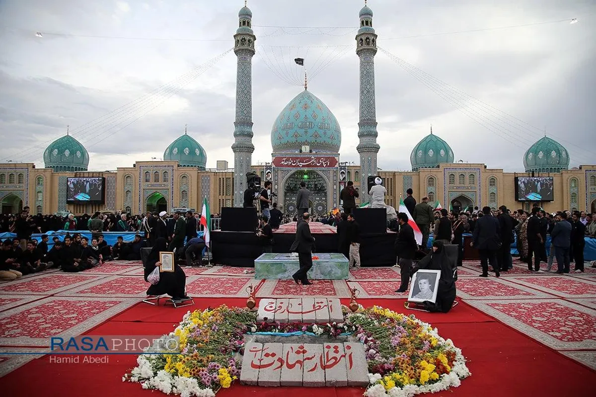 تشییع و تدفین دو شهید گمنام دفاع مقدس در مسجد مقدس جمکران