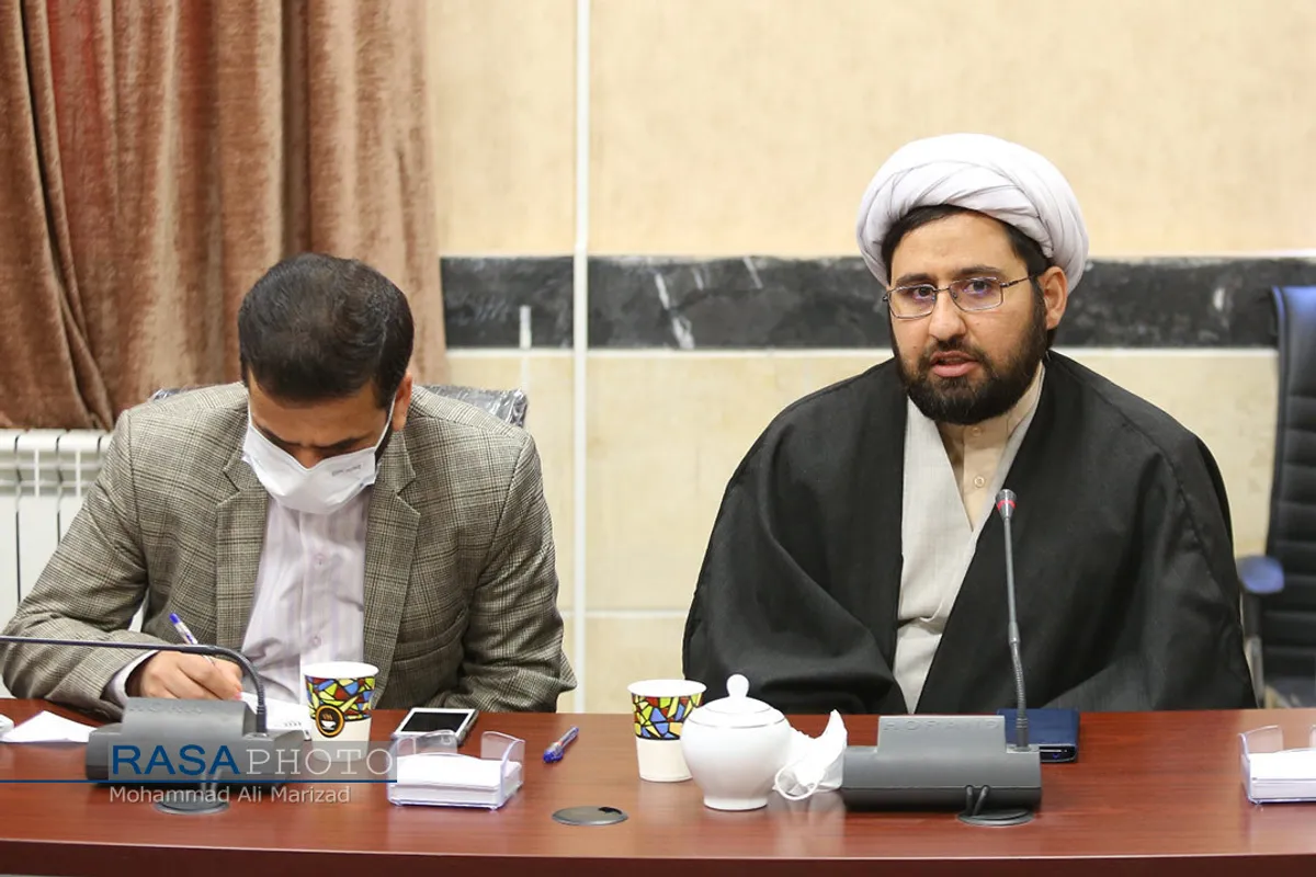 نشست هم اندیشی جمعی از طلاب با موضوع "نقش حوزه در انتخابات ۱۴۰۰"