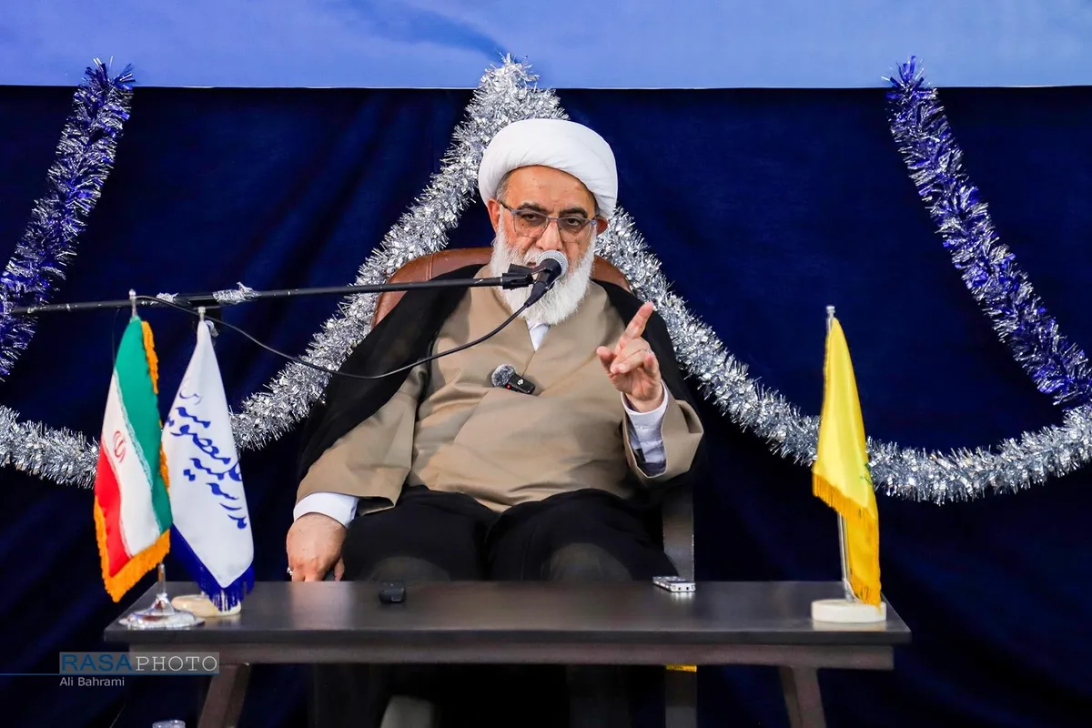 عمامه&zwnj;گذاری تعدادی از طلاب حوزه&zwnj;های علمیه در روز میلاد حضرت امام حسن عسکری (علیه&zwnj;السلام) توسط آیت الله شب&zwnj;زنده&zwnj;دار