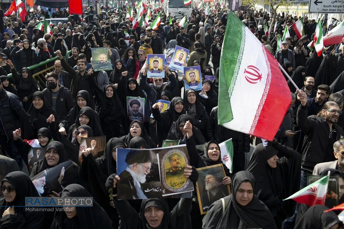 تشییع شهید دکتر علی لاریجانی، سردار سلیمانی و شهدای ناو دنا در تهران