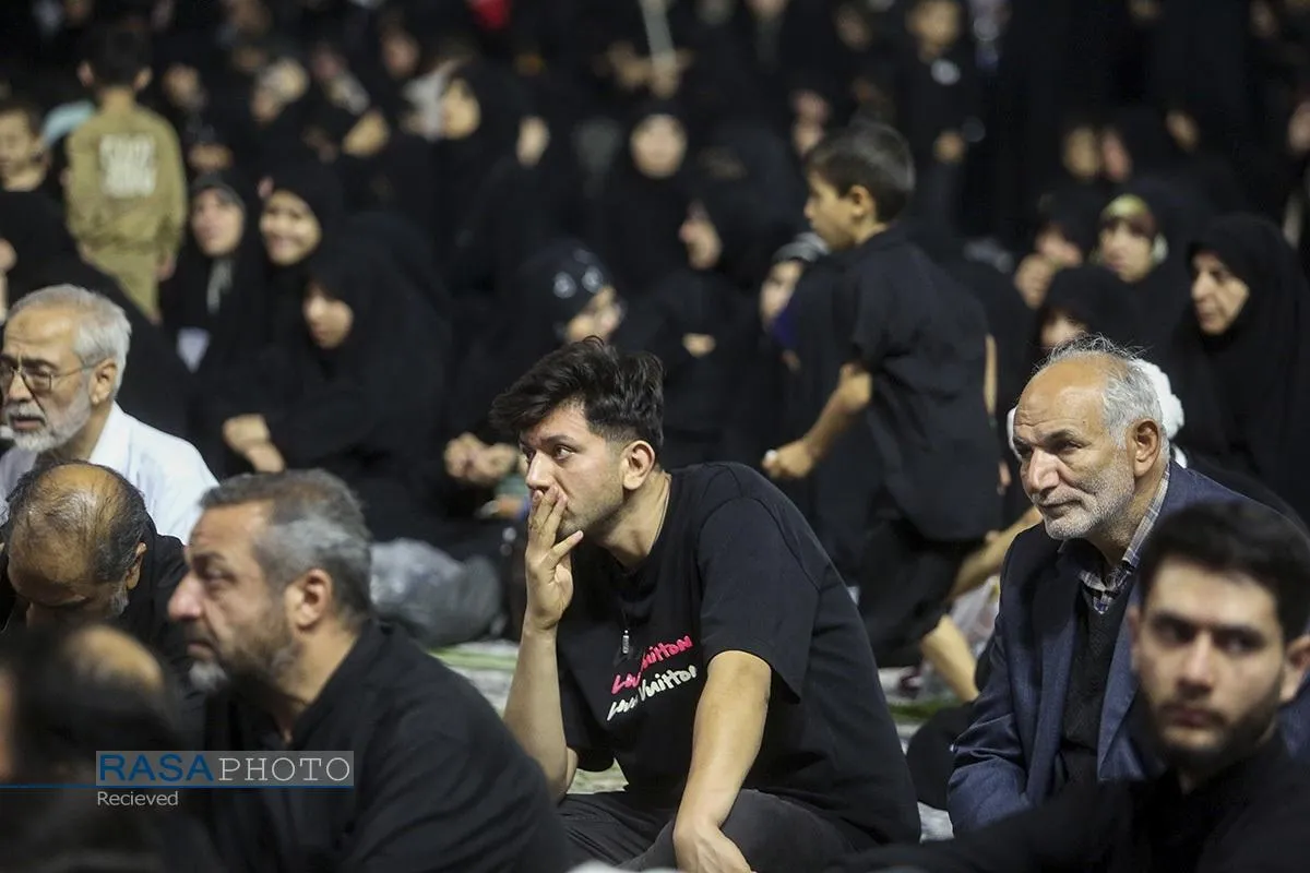 اجتماع هیئات مذهبی قم با شعار &laquo;مسلم دیگر تنها نخواهد ماند&raquo; در حرم مطهر
